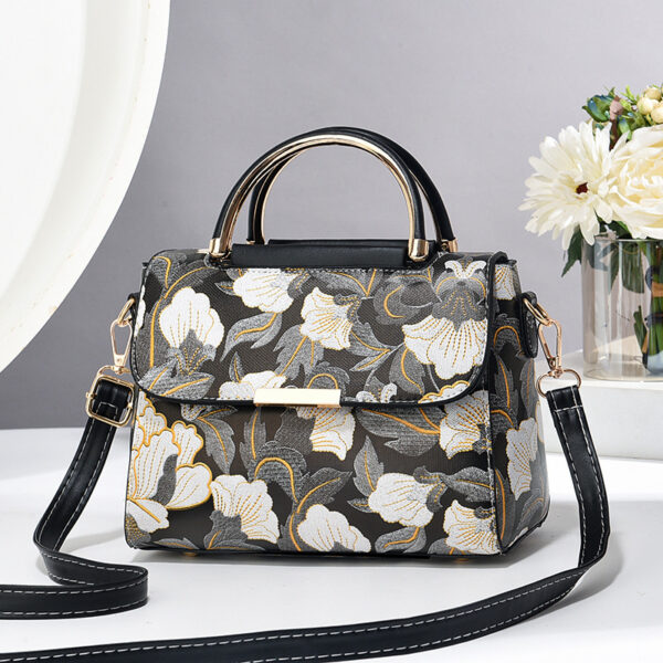 Trendy Chinese-Style Printed Women’s Shoulder Bag. - Image 6