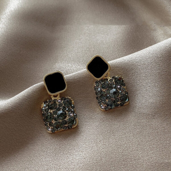 Rhinestone cube geometric earrings, reflecting elegance and refined taste. - Image 3