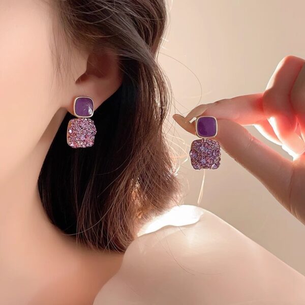 Rhinestone cube geometric earrings, reflecting elegance and refined taste. - Image 5